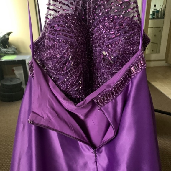 Beautiful grad dress - Picture 4 of 7